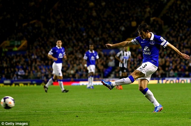 MU gap doi thu nang ky trong vu Baines hinh anh