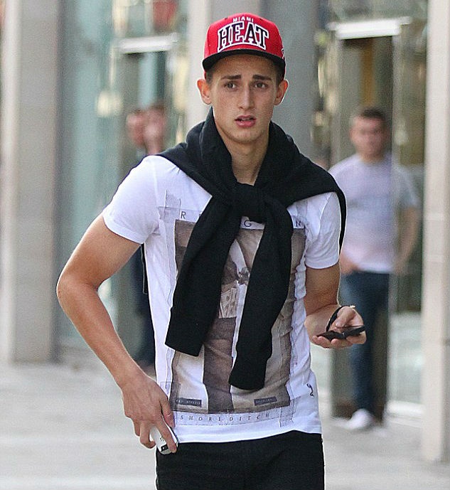 Fan MU phat cuong vi tai nang tre Januzaj hinh anh