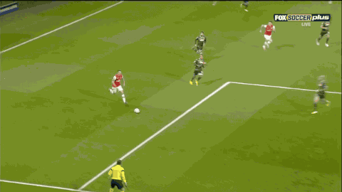 Nhung pha bong tinh te cua Oezil trong mau ao Arsenal hinh anh