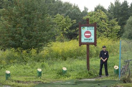 Dan Moscow hoang mang voi nan nhan bi lot da trong cong vien hinh anh