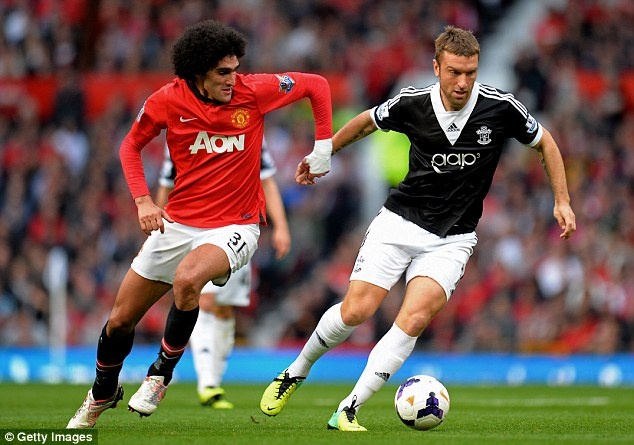 David Moyes mat kien nhan voi hoc tro cung Fellaini hinh anh