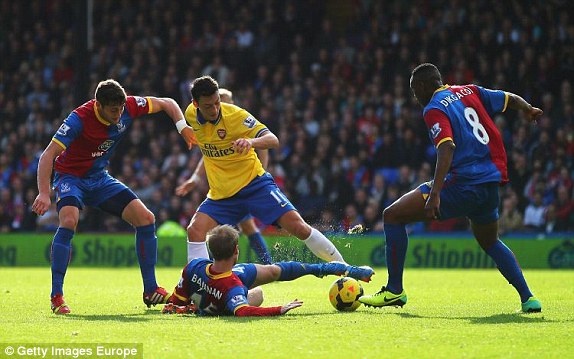 C.Palace 0-2 Arsenal: Phao thu chap nguoi van thang hinh anh