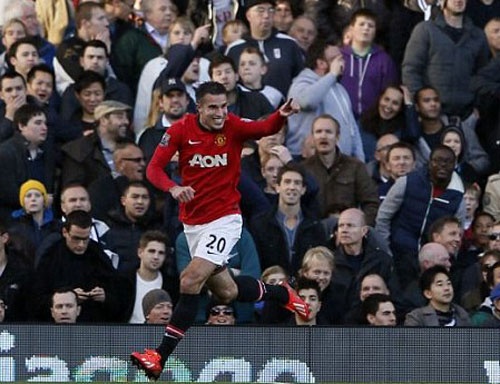Fulham 1-3 MU: Persie lap ky luc o Ngoai hang Anh hinh anh