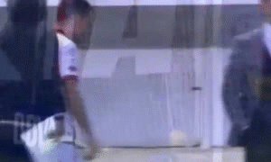 Bat luc trong viec truy can Bale, hau ve khoc nhu mua hinh anh