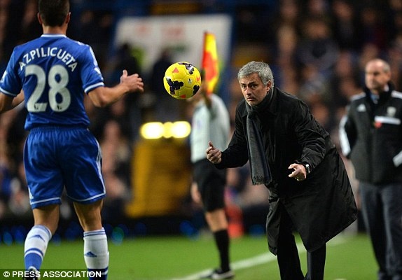 Chelsea may man thoat thua nho qua penalty phut 90 hinh anh