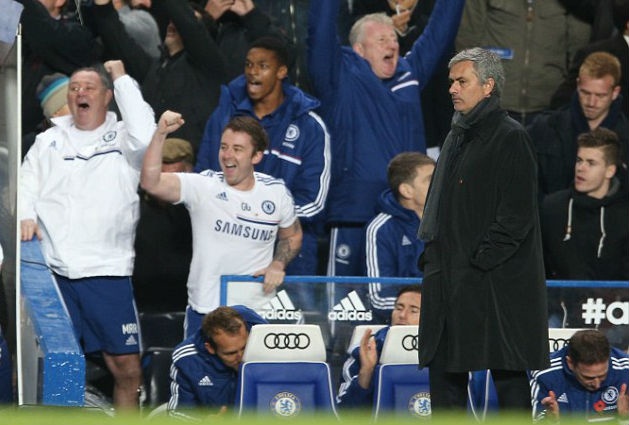 Mourinho suyt nhan trai dang truoc ‘hoc tro cu’ hinh anh
