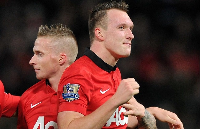 Phil Jones: ‘Moi nguoi ghet MU’ hinh anh
