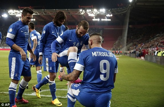 Hy Lap rong cua du World Cup sau tran thang Romania 3-1 hinh anh