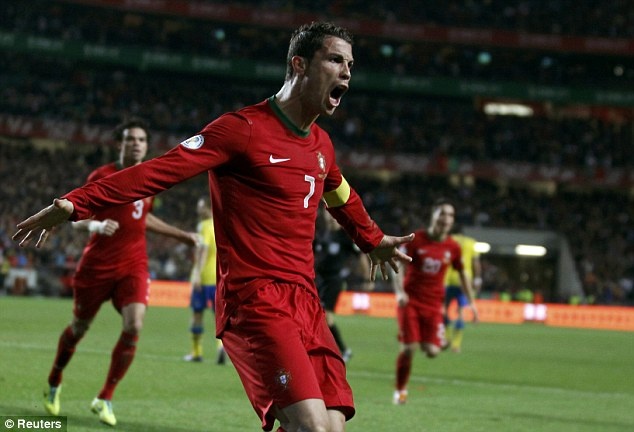 Ronaldo danh dau dung manh ha guc Thuy Dien hinh anh
