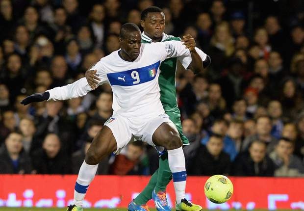 Balotelli kien tao dang cap, Italy van khong thang Nigeria hinh anh