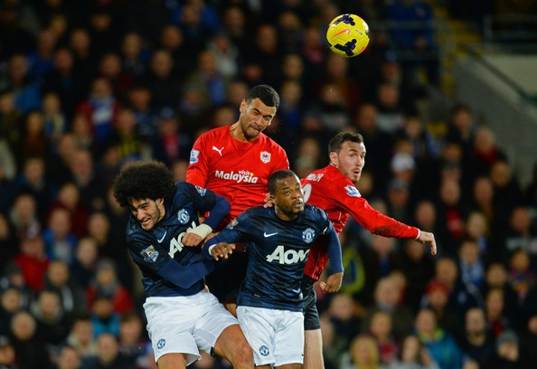 Fellaini 'an don' ngay truoc khi MU mat chien thang hinh anh