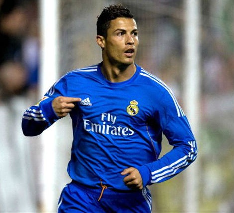 Messi 'hit khoi' CR7 trong cuoc dua Giay vang chau Au hinh anh