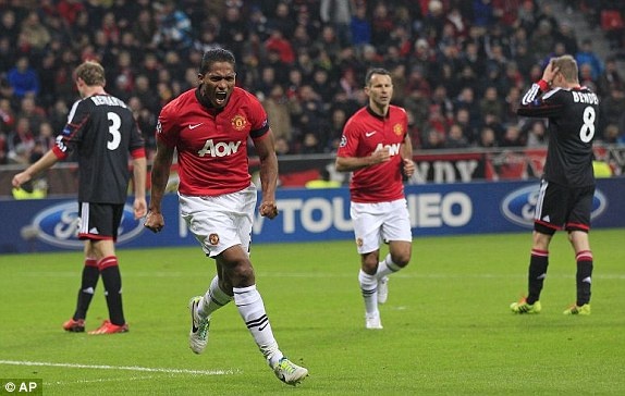 Thang Leverkusen 5-0, MU som gianh ve knock-out hinh anh