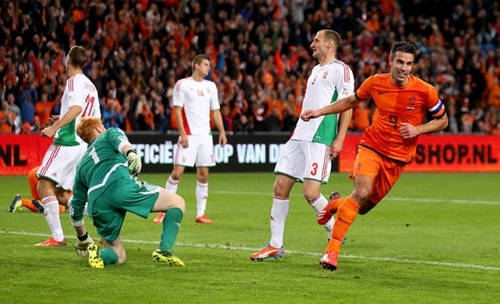 Van Persie dinh nghi an ban do? hinh anh