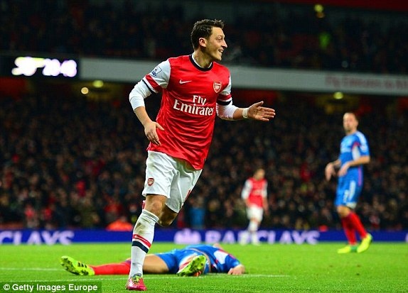 Oezil lap cong, Arsenal xay chac ngoi dau Ngoai hang Anh hinh anh
