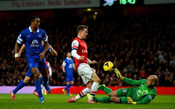 Cham diem Arsenal 1-1 Everton: Phao thu 'chet' o canh trai hinh anh