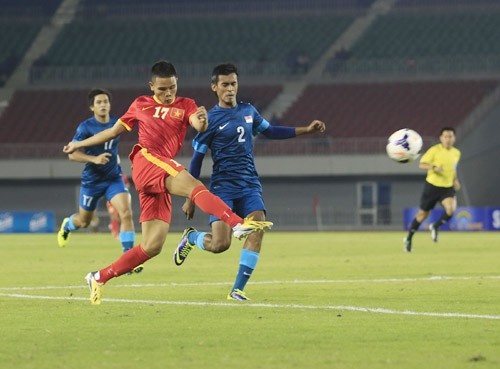 Clip Van Thang suyt lap sieu pham ngoai vong cam hinh anh