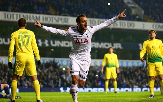 Clip Soldado lap hat-trick giup Tottenham nhan chim Anzhi hinh anh