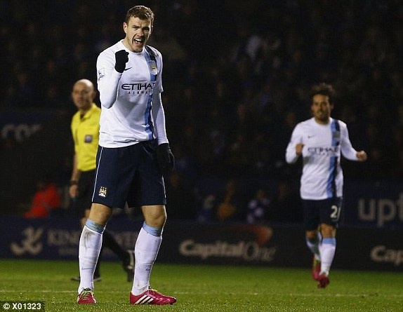 ‘Sieu du bi’ Dzeko giup Man City vao ban ket League Cup hinh anh