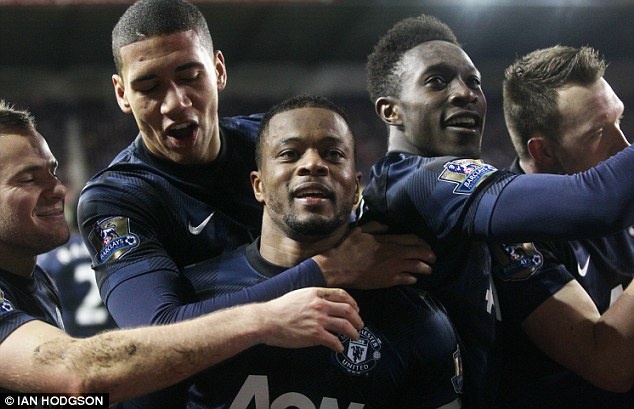 Chum anh MU thang thuyet phuc tran thu 3 lien tiep hinh anh