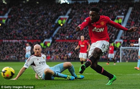 MU 3–1 West Ham: Rooney tiep them suc manh cho Quy do hinh anh