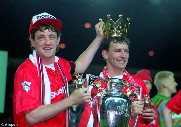 Steve Bruce: ‘Dung bao gio loai MU khoi cuoc dua vo dich’ hinh anh