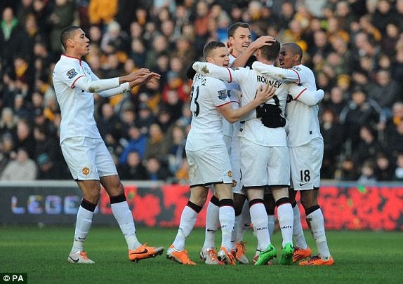 MU thang kich tinh nho may man va sieu pham cua Rooney hinh anh