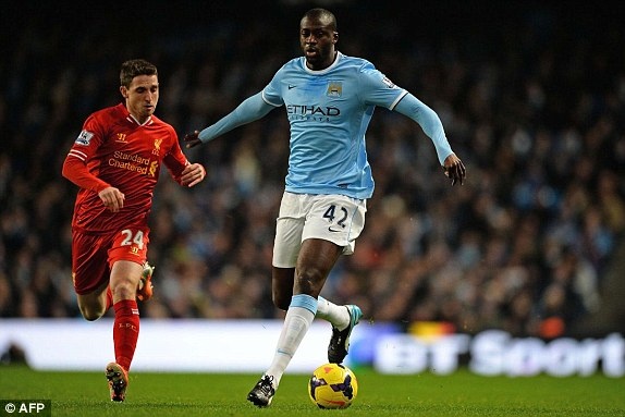 Thua Man City 1-2, Liverpool tra lai ngoi dau cho Arsenal hinh anh