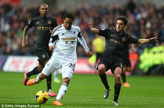 Swansea 2–3 Man City: Man xanh lap ky luc ban thang hinh anh