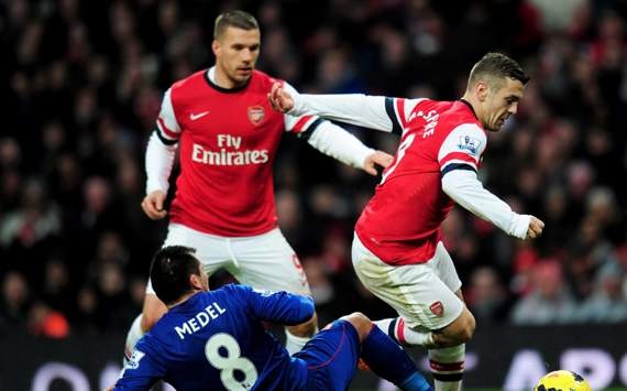 Arsenal may man giu thanh cong vi tri so 1 hinh anh