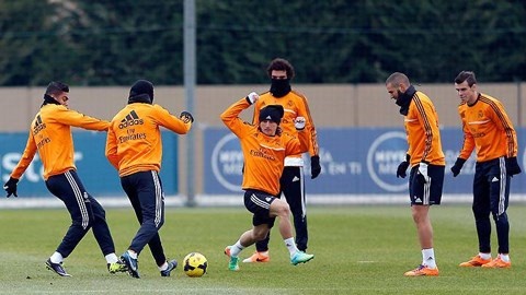 Cau thu Real giat got 23 lan trong mot buoi tap hinh anh