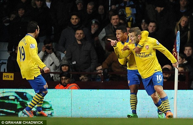 Danh bai Aston Villa 2-1, Arsenal tro lai ngoi dau hinh anh