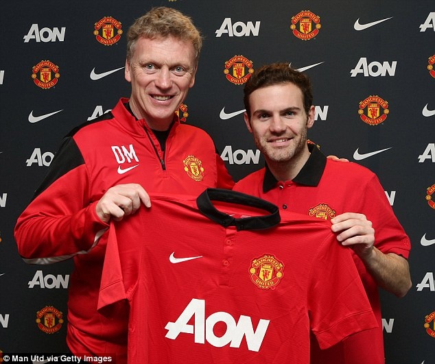 Huyen thoai M.U ung ho trao ao so 7 cho Juan Mata hinh anh