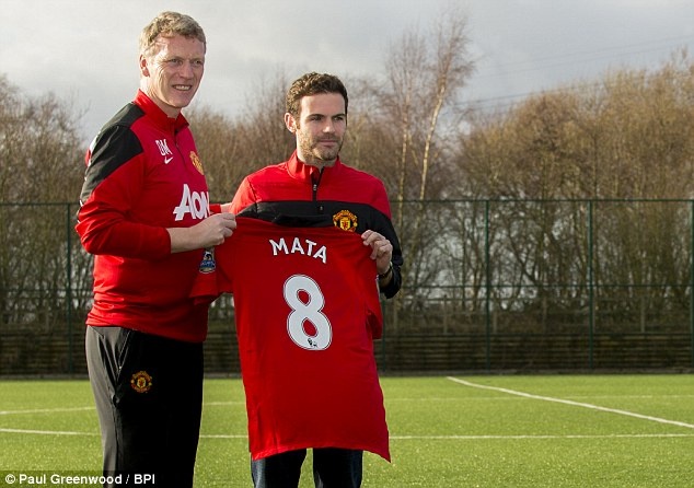 Juan Mata khong dam khoac ao so 7 huyen thoai o M.U hinh anh