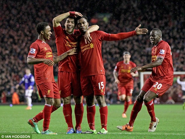 Liverpool 4-0 Everton: Suarez va Sturridge ru nhau ghi ban hinh anh