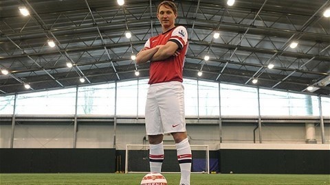 Tan binh cua Arsenal chua da da phai nghi dai ngay hinh anh