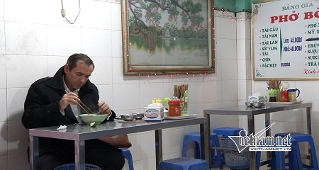 Dai su me pho va ngam pho Ha Noi hinh anh