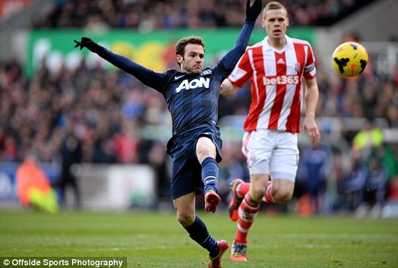 M.U thua 1-2 truoc Stoke trong tran Rooney tro lai hinh anh