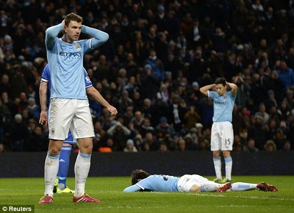 Cham diem hang cong Man City: That vong toan dien hinh anh