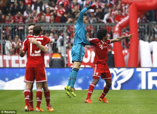 HLV Redknapp giup Bayern truoc tran gap Arsenal hinh anh