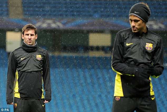 Messi va dong doi ret cong o Etihad hinh anh