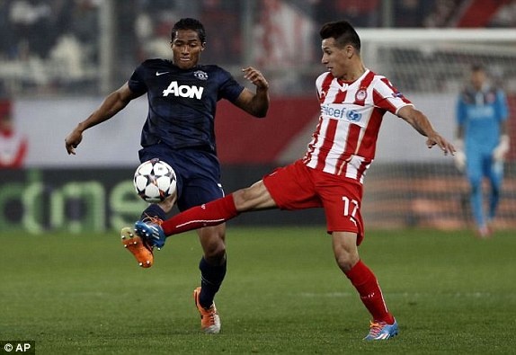 Ban thang nang ty so len 2-0 trong tran Olympiakos - M.U hinh anh