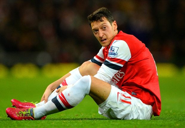 HLV Wenger khong tao ap luc cho Oezil hinh anh