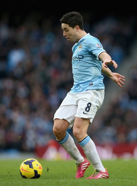 Nasri nang ty so len 2-1 cho Man City hinh anh