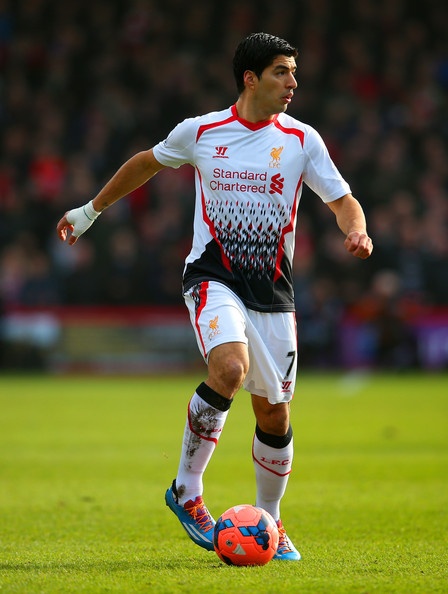 Luis Suarez ghi ban mo ty so cho Liverpool hinh anh