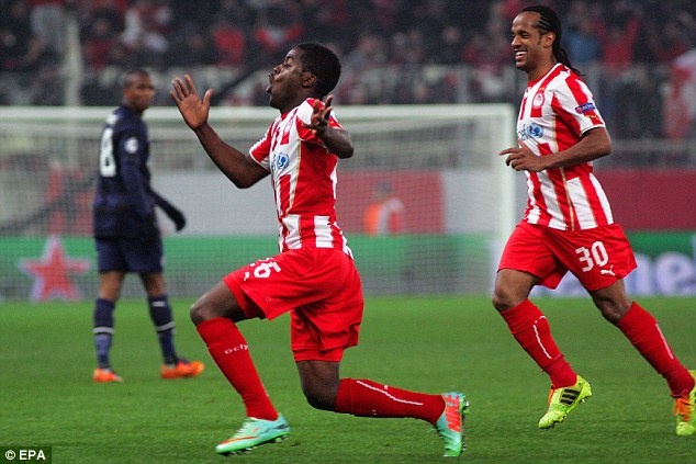 Sao tre Arsenal ghi ban an tuong 'doa' M.U hinh anh