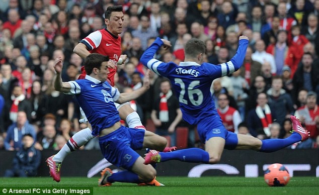 Arsenal 4–1 Everton: Oezil co tran hay nhat dau nam 2014 hinh anh
