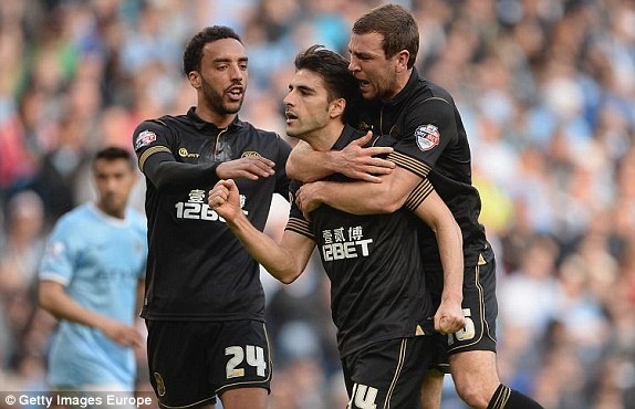 Man City nhan ban thua tu cham 11m hinh anh