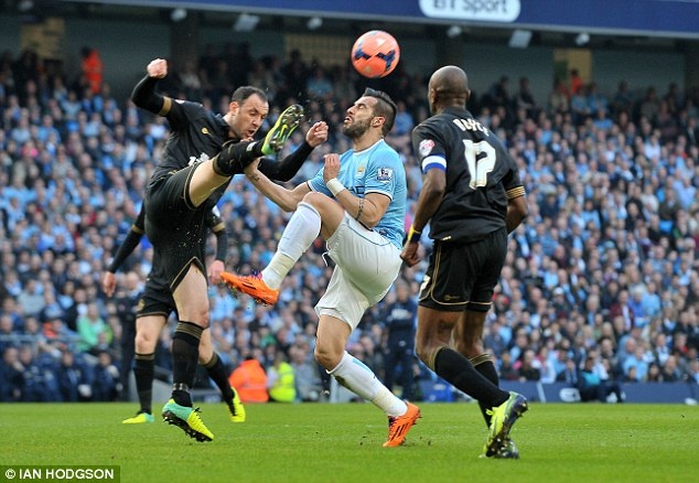 Negredo da nhu mo ngu tren hang cong Man City hinh anh