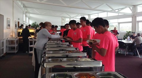 U19 Viet Nam: Bo mot bua an bi phat 10 USD hinh anh